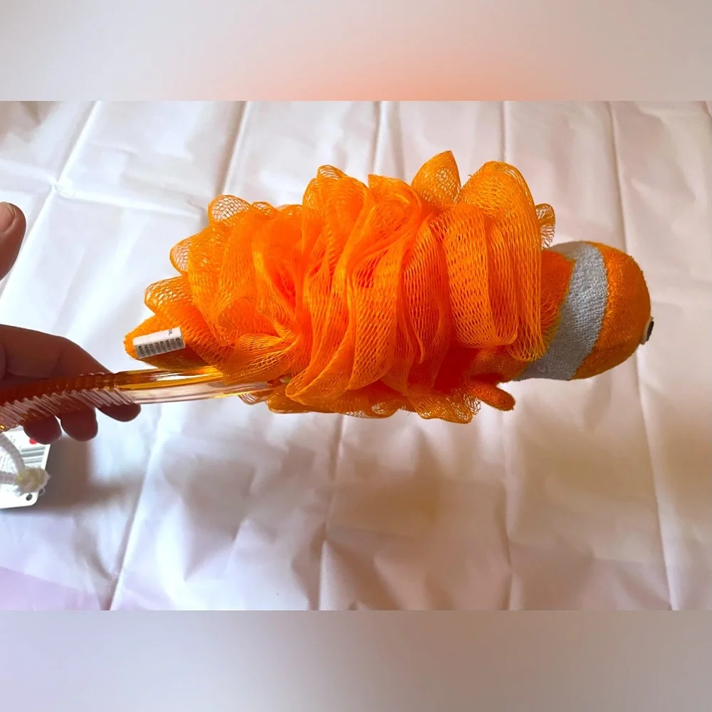 NEMO MESH SPONGE WITH HANDLE by BUBBLY TUBBLY